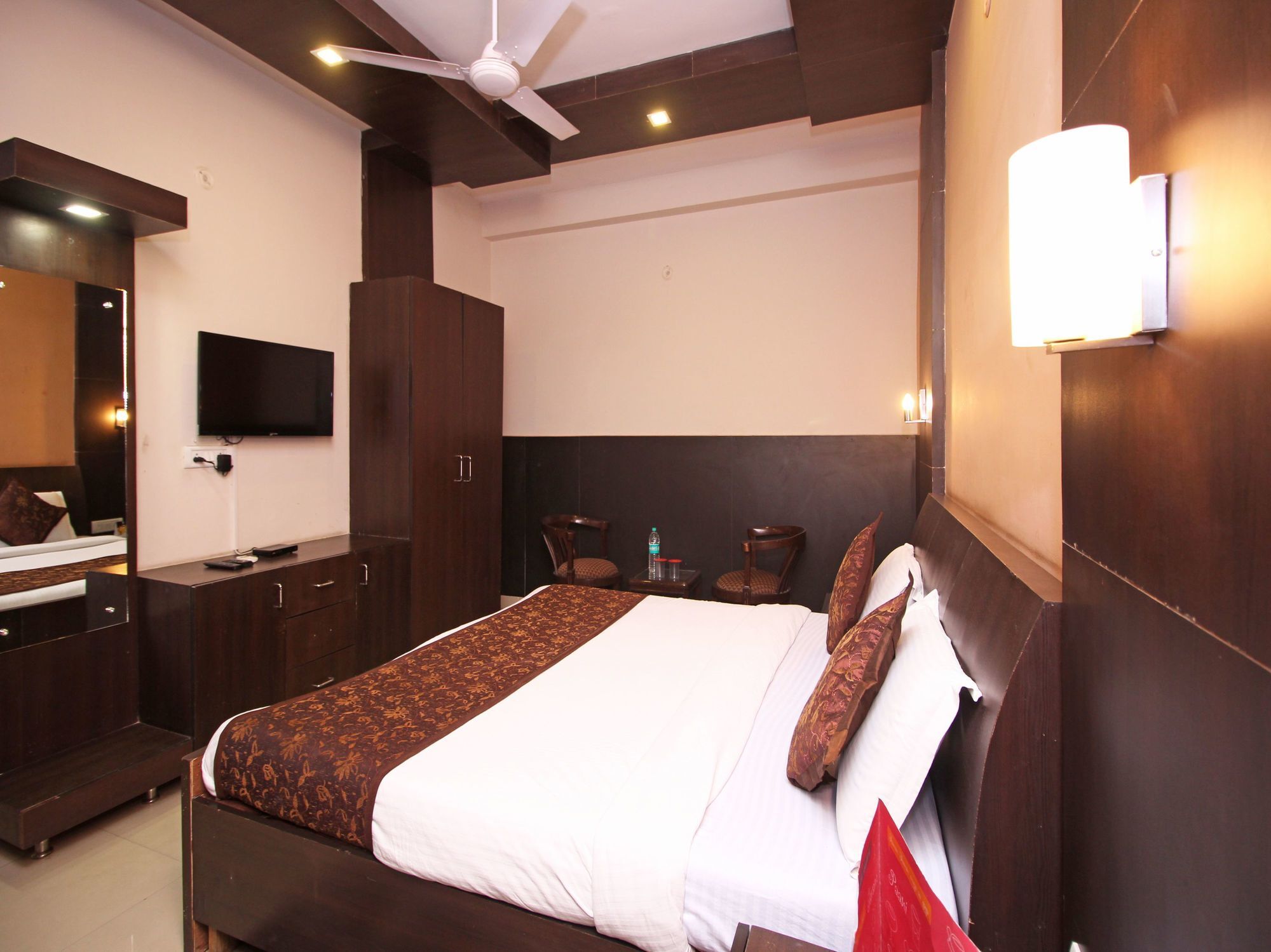 Oyo 576 Hotel Shree Kanta Residency Gurgaon Dış mekan fotoğraf